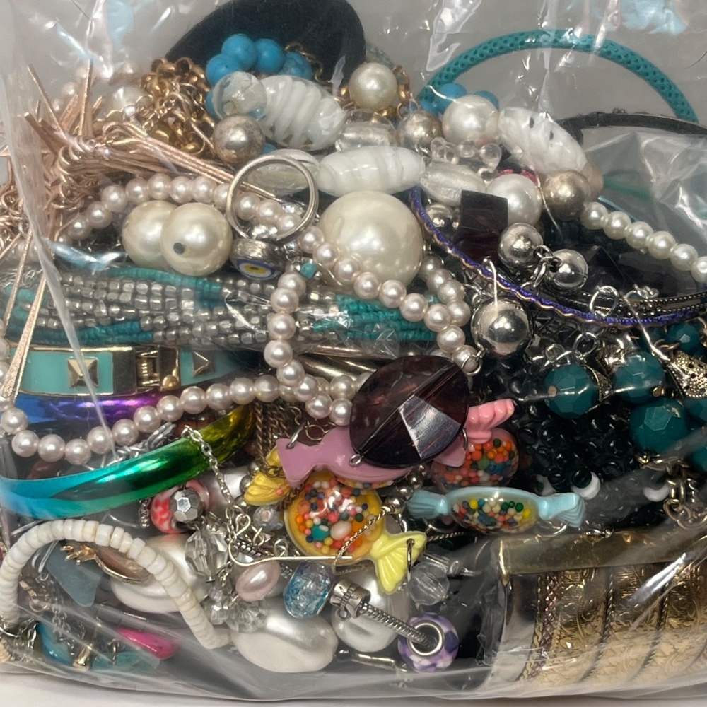 Vintage to Modern Jewelry Lot All Wearable, Resell -No Junk- 4 pounds - See Pics - Picture 4 of 9